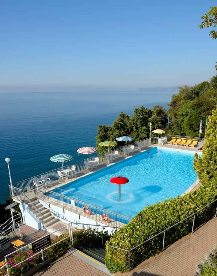 Hôtel Casa Fatebenefratelli à Varazze Extérieur photo