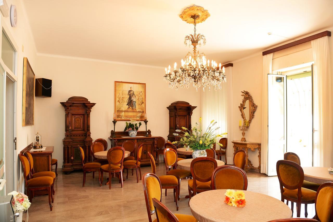 Hôtel Casa Fatebenefratelli à Varazze Extérieur photo