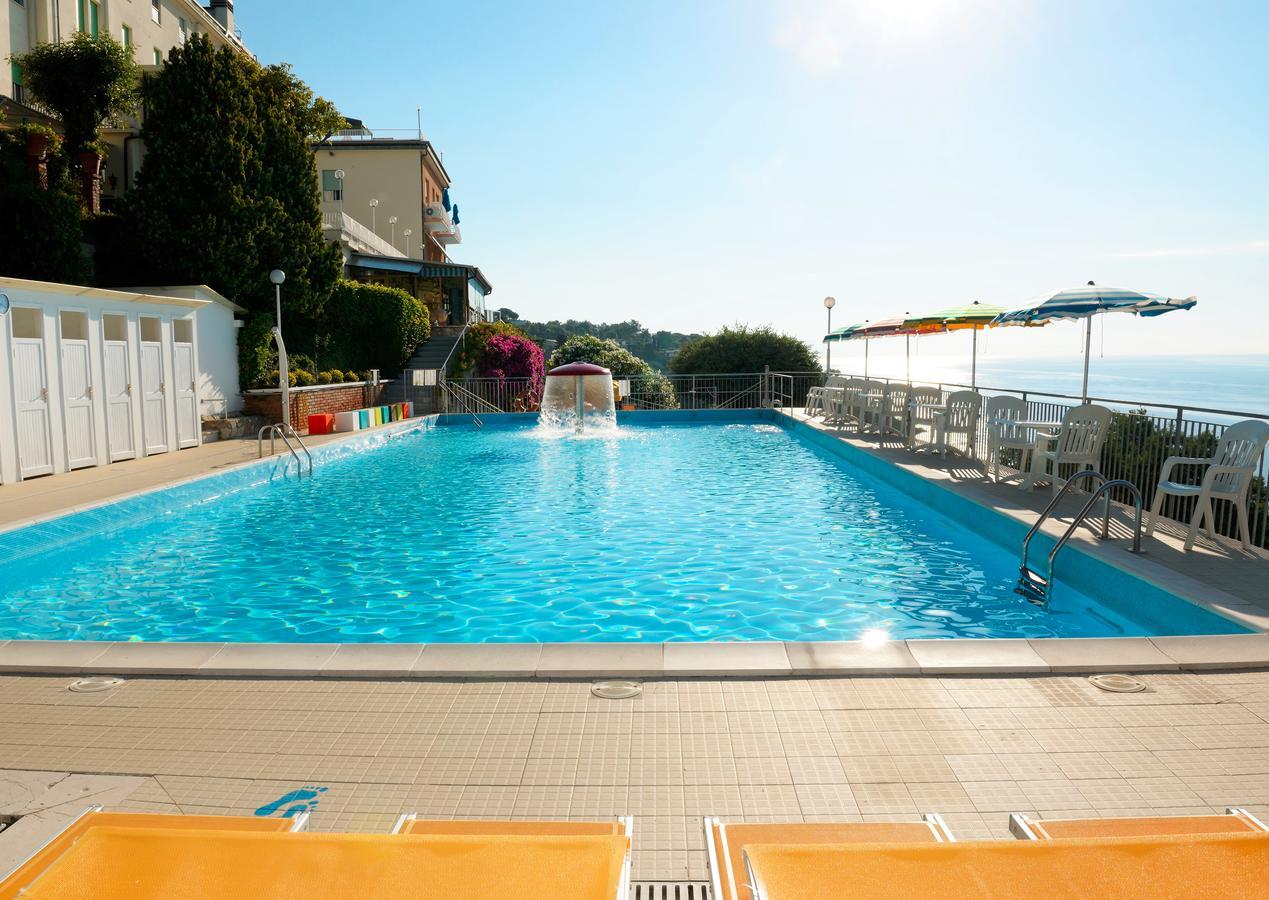 Hôtel Casa Fatebenefratelli à Varazze Extérieur photo