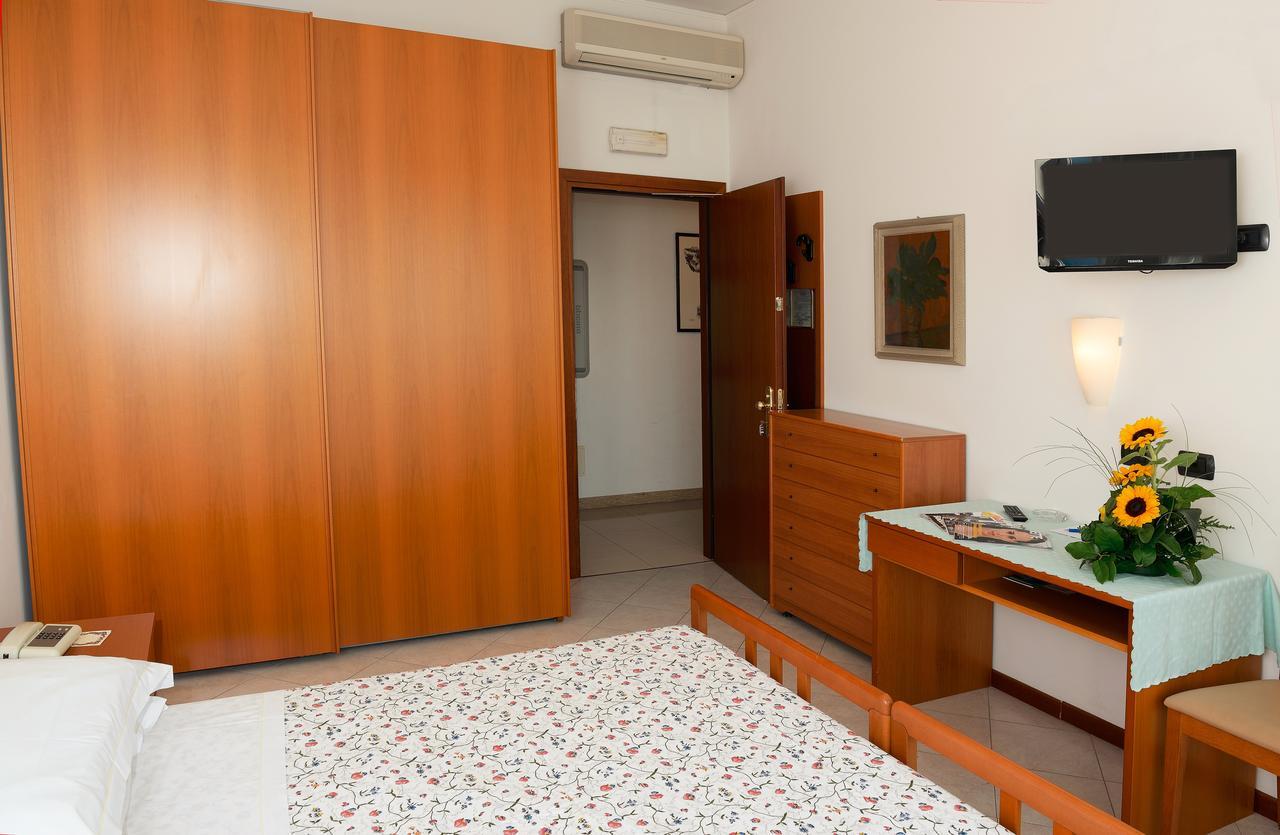 Hôtel Casa Fatebenefratelli à Varazze Extérieur photo