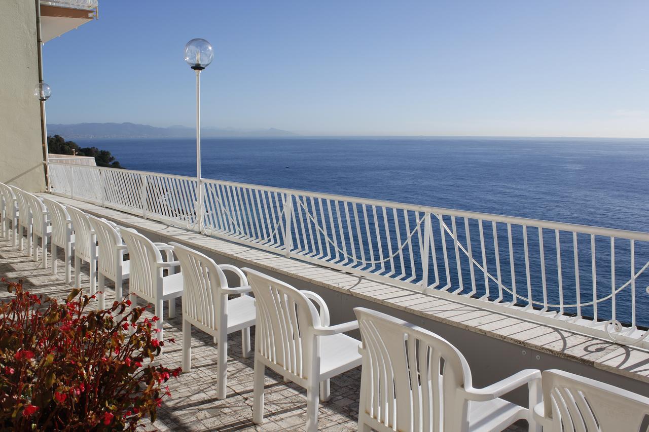 Hôtel Casa Fatebenefratelli à Varazze Extérieur photo
