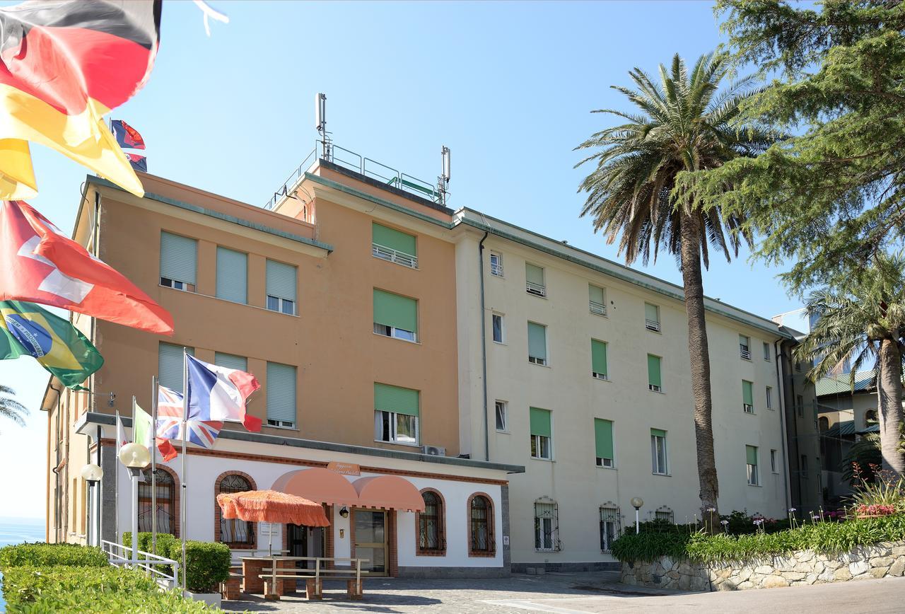 Hôtel Casa Fatebenefratelli à Varazze Extérieur photo