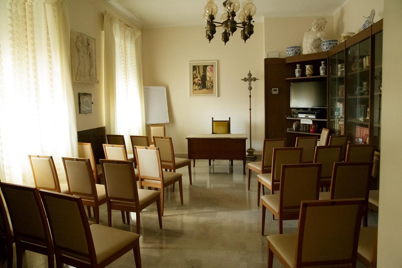 Hôtel Casa Fatebenefratelli à Varazze Extérieur photo