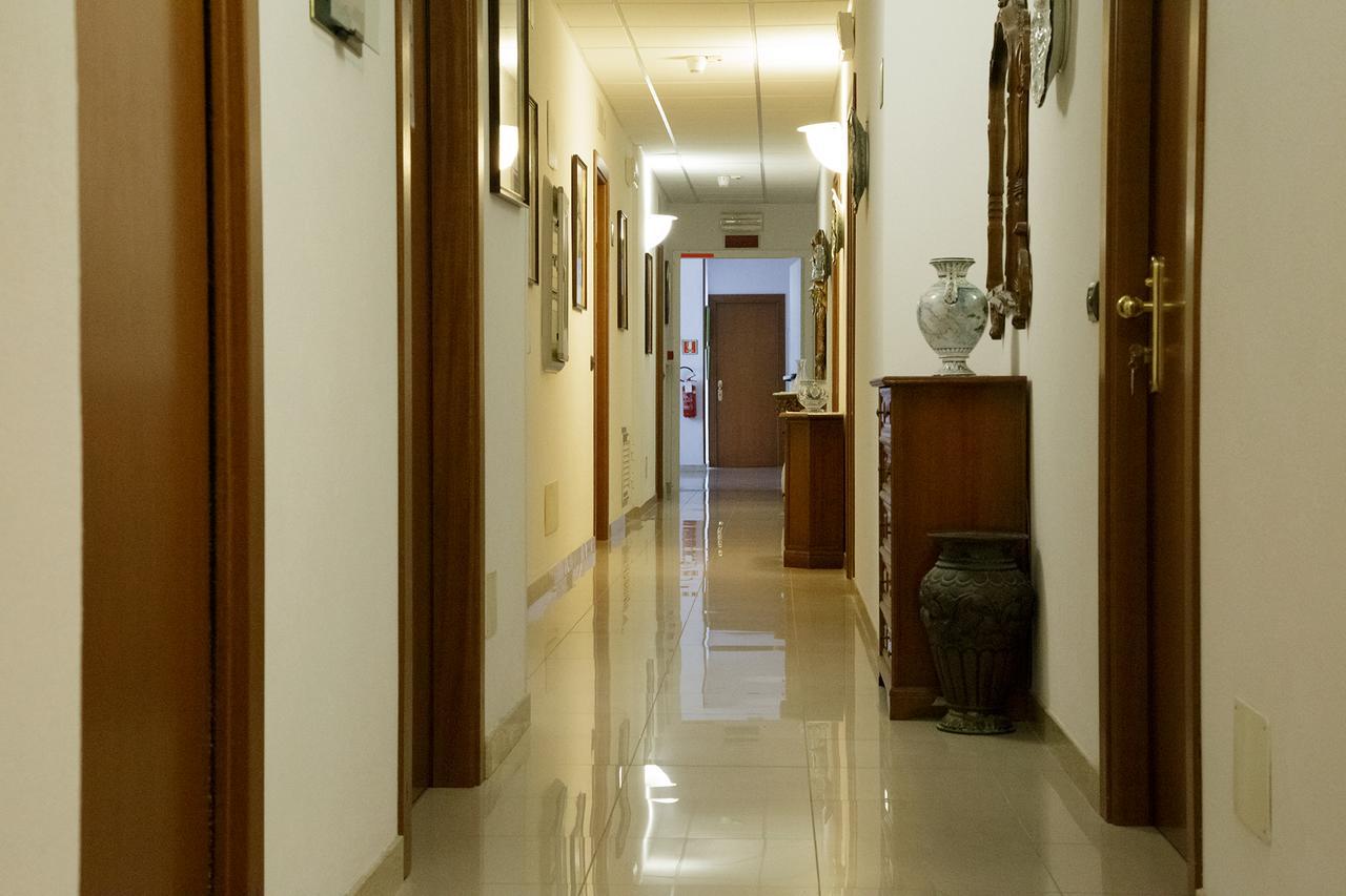 Hôtel Casa Fatebenefratelli à Varazze Extérieur photo